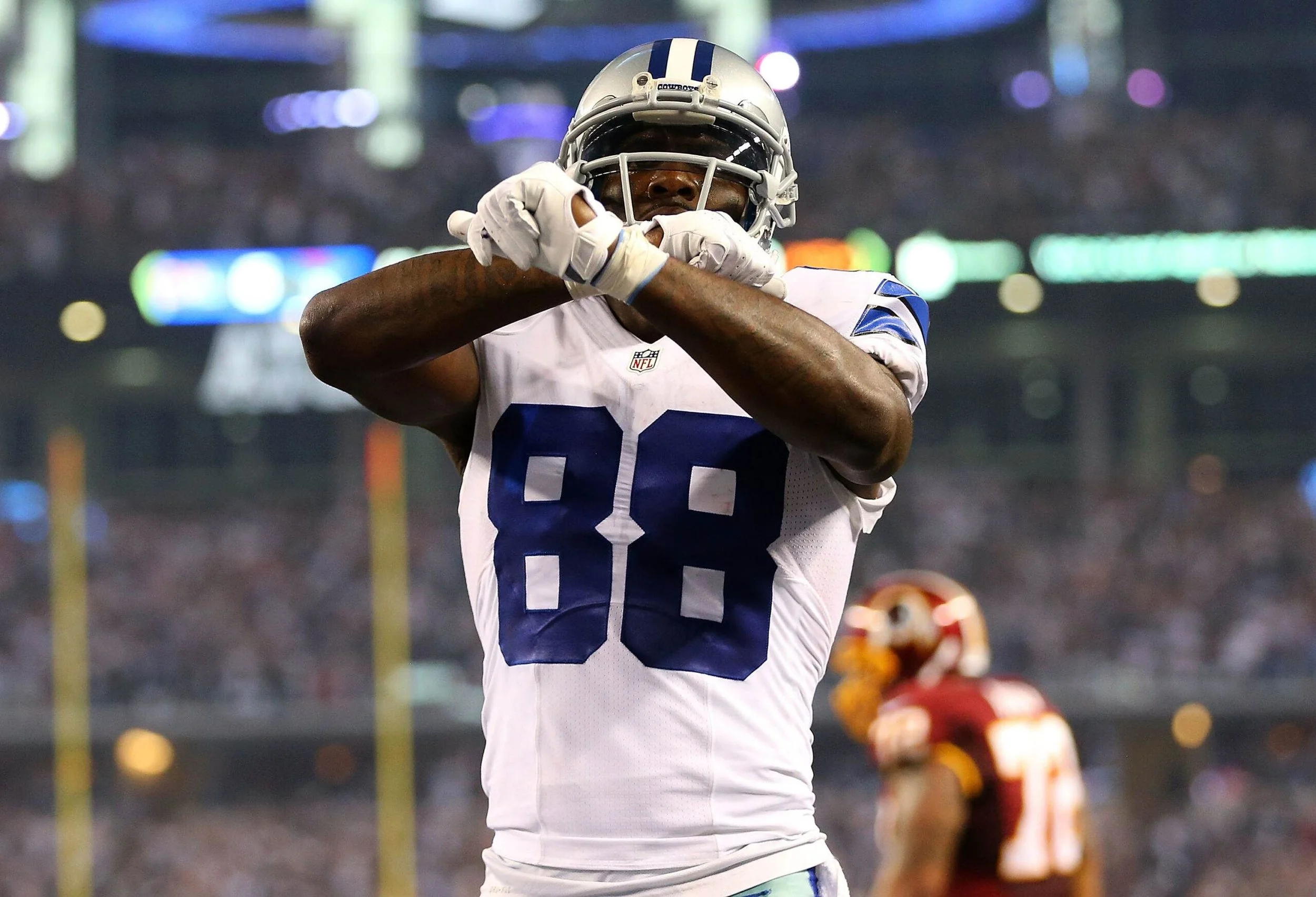 Dez Bryant doing his X celebration